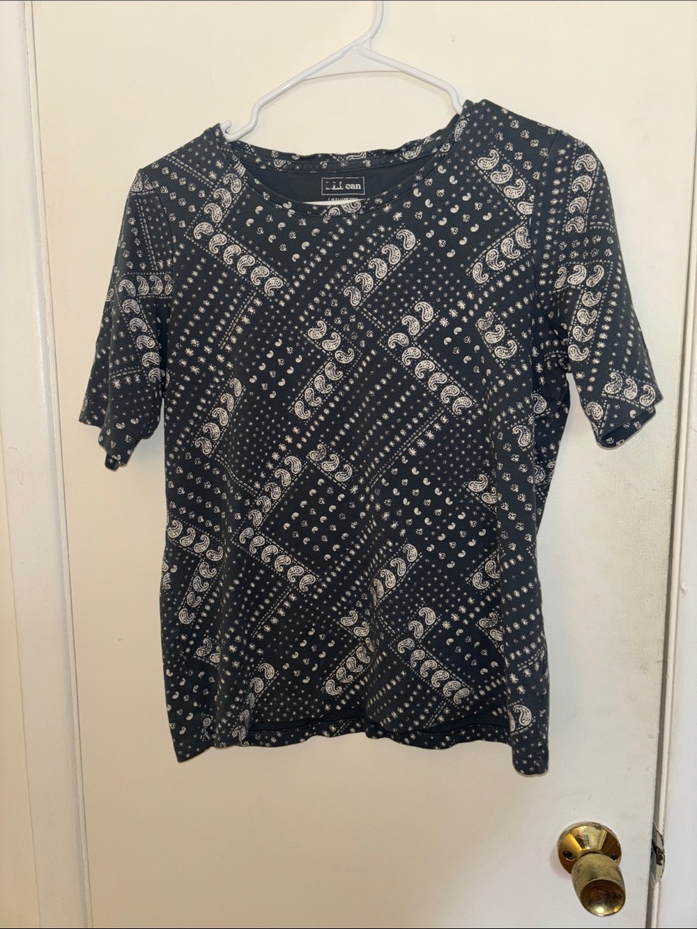 L.L. Bean Blue and White Paisley Bandana Short Sleeve Tee Size M